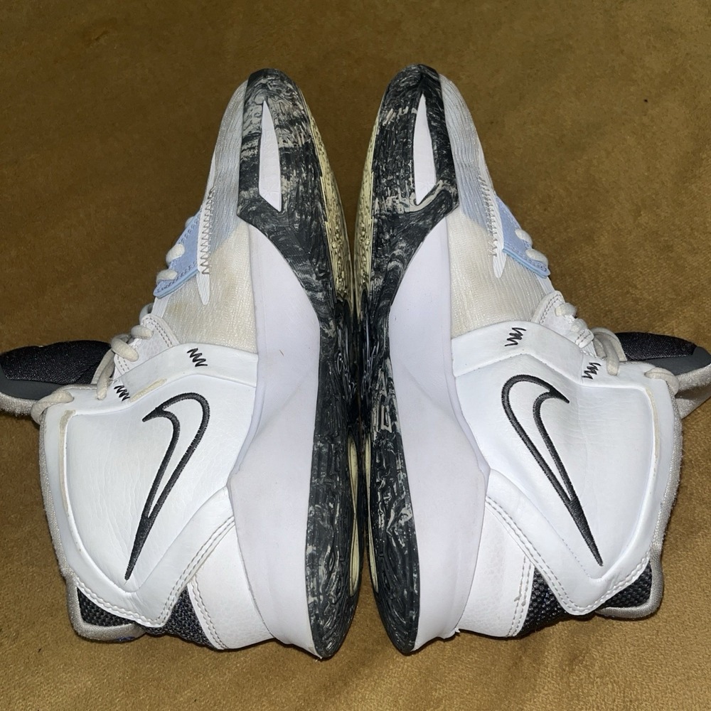 Nike Kyrie Infinity GS White Iron Grey Basketball Shoes DD0334-102 Size 6.5Y - Picture 9 of 16
